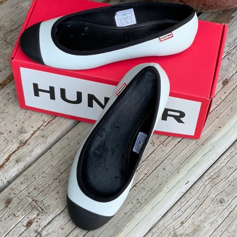 Hunter Women's Black and White Flats